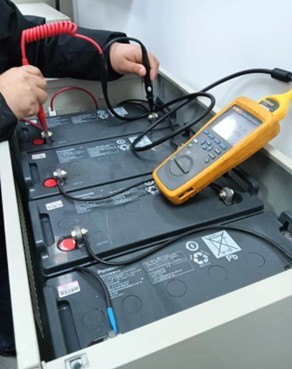 Battery maintenance Mantenimiento de la batería